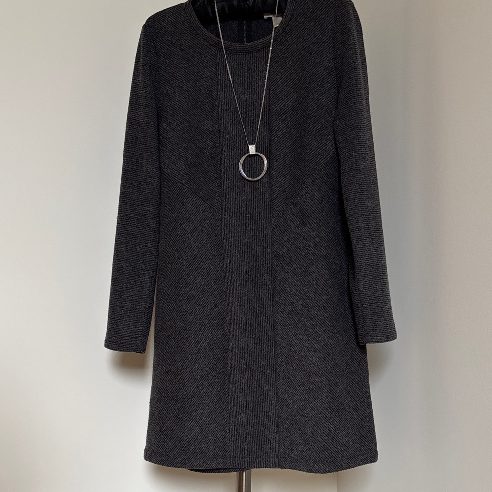 Elegant Long Sleeved Gray Dress